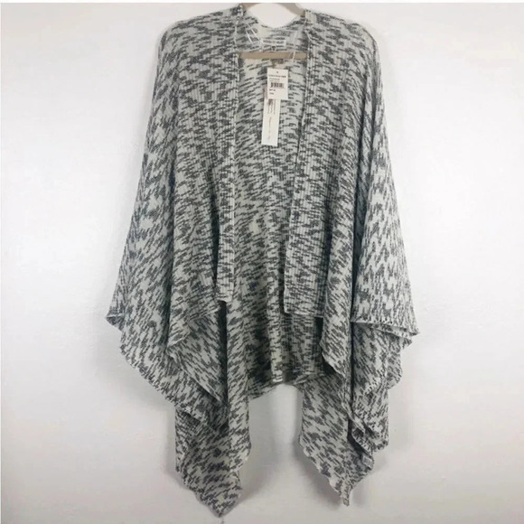 WOVEN HEART BY NORDSTROM OPEN FRONT KNIT WRAP LIGHT GREY AND WHITE O/S - Picture 8 of 9